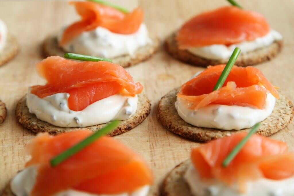 https://www.rosseto.com/wp-content/uploads/2016/09/salmon-canapes-1024x682.jpg
