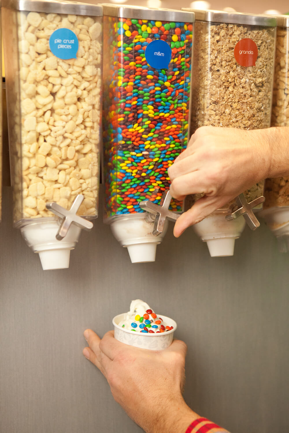 Ice cream toppings & dispenser