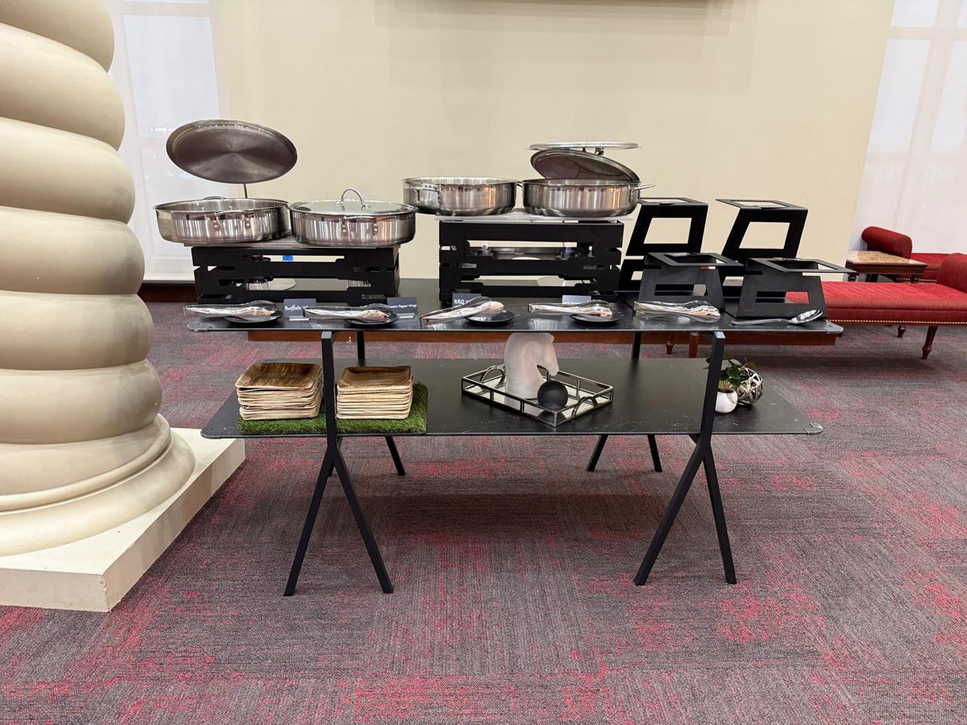 Chafing pots and risers on a Modulite station